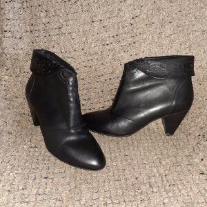 MIZ MOOZ-Daffodil-Laser Cut Out Ankle Cuff Boots-Black Leather-Sz 10-Excellent